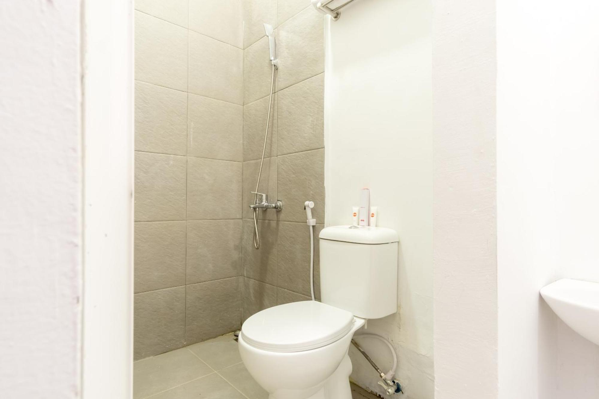 Hotel O Metropolitan Homestay Near Komplek Asia Megamas ميدان المظهر الخارجي الصورة
